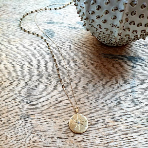 Hanka IN ilgas kaklo papuošalas su piritu ir cirkonio medalionu